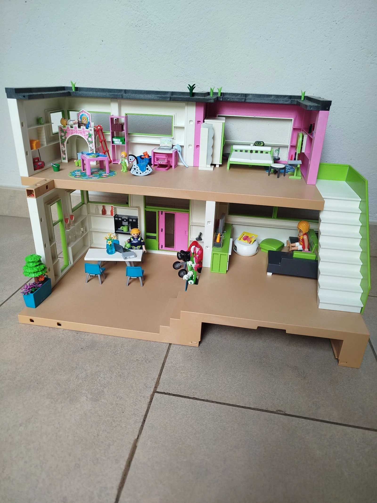 Casa Playmobil grande con muebles, figuras y accesorios – Completa